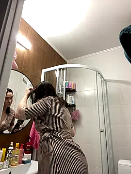 Kiss My Body online show from December 2025 06:37:02 PM