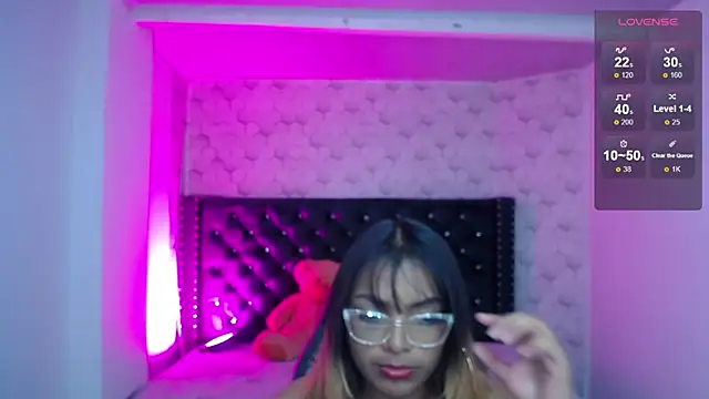 Snapshot of madelein_m chatting on February 2025 07:27:01 PM madelein m online show from February 2025 07:27:01 PM