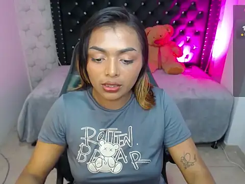 Snapshot of madelein_m chatting on February 2025 01:44:02 AM madelein m online show from February 2025 01:44:02 AM