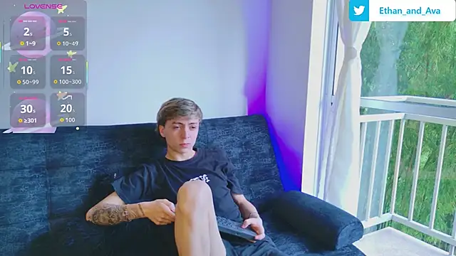 Snapshot of ethan_and_ava chatting on October 2025 12:25:01 PM ethan and ava online show from October 2025 12:25:01 PM