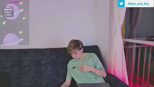 Snapshot of ethan_and_ava chatting on October 2025 02:52:01 AM ethan and ava online show from October 2025 02:52:01 AM