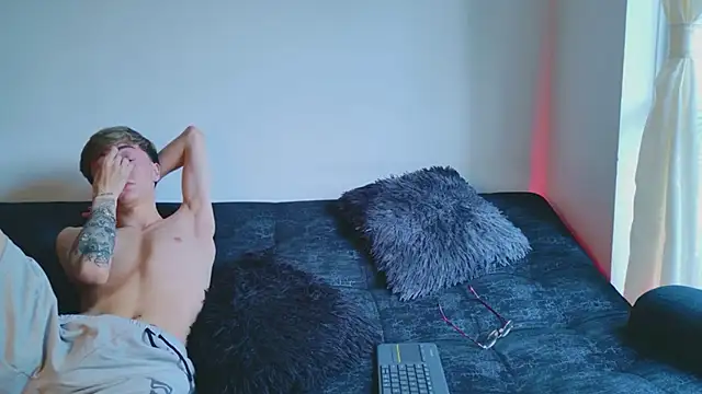 Snapshot of ethan_and_ava chatting on October 2025 02:57:02 PM ethan and ava online show from October 2025 02:57:02 PM