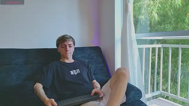 Snapshot of ethan_and_ava chatting on November 2025 01:00:01 PM ethan and ava online show from November 2025 01:00:01 PM