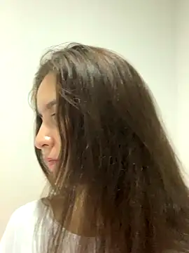 Bella still online show from December 2025 12:07:01 AM