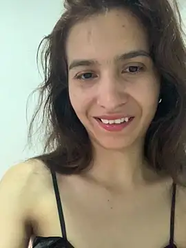 Bella still online show from December 2025 01:29:01 PM