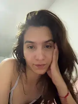 Snapshot of Bella_still chatting on April 2026 01:36:02 AM Bella still online show from April 2026 01:36:02 AM