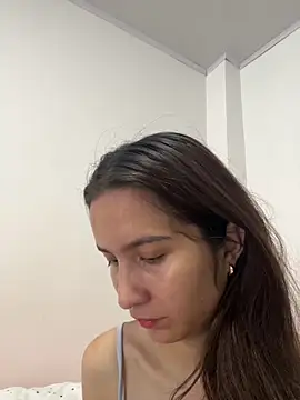 Snapshot of Bella_still chatting on April 2026 01:53:02 PM Bella still online show from April 2026 01:53:02 PM
