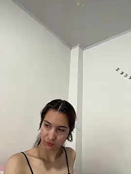 Snapshot of Bella_still chatting on April 2026 01:39:02 PM Bella still online show from April 2026 01:39:02 PM