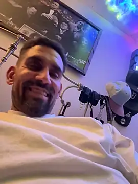 Snapshot of hornycouple818 chatting on November 2025 05:28:02 AM hornycouple818 online show from November 2025 05:28:02 AM