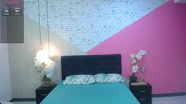 Snapshot of miss_honey01 chatting on October 2025 11:41:02 AM miss honey01 online show from October 2025 11:41:02 AM