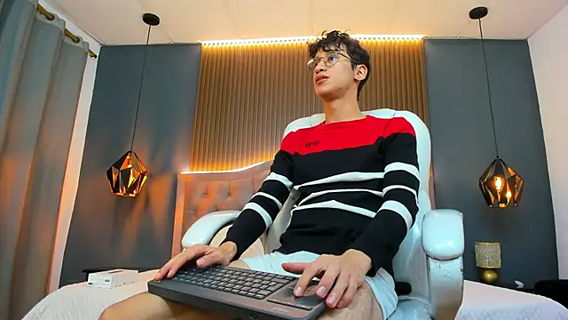 Cum hunters online show from September 2025 03:30:01 AM