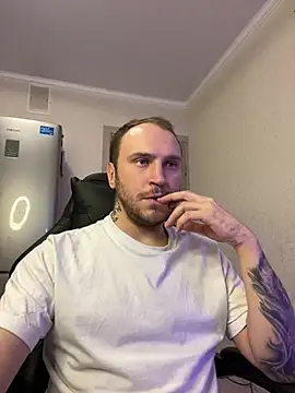 Snapshot of _XxX-XxX_ chatting on February 2025 01:00:02 AM XxX-XxX online show from February 2025 01:00:02 AM