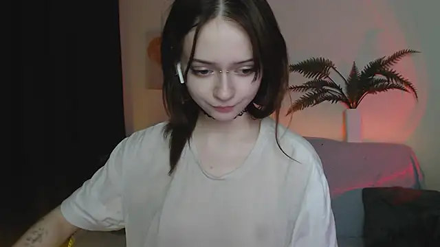 Snapshot of miuri_miy chatting on February 2025 10:19:01 PM miuri miy online show from February 2025 10:19:01 PM