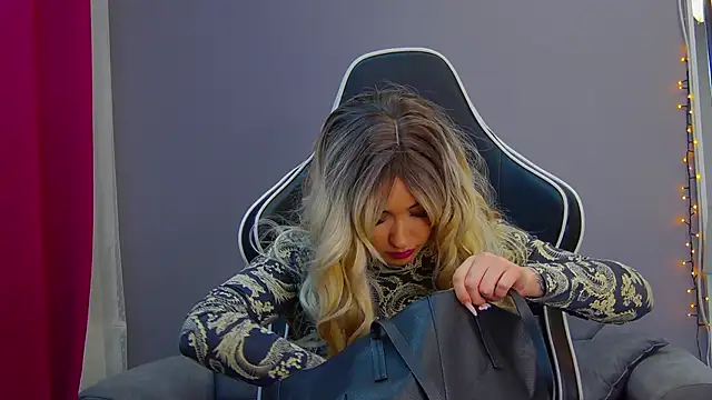 Snapshot of Eva_Lovvia_ chatting on February 2025 07:52:01 PM Eva Lovvia  online show from February 2025 07:52:01 PM