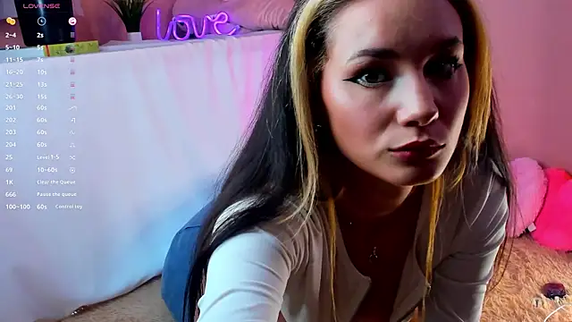 Snapshot of too_sexxxy chatting on March 2025 07:36:01 PM too sexxxy online show from March 2025 07:36:01 PM