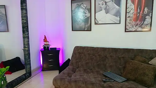 loretahorny online show from November 2025 01:23:01 PM