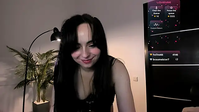 Snapshot of Noirael chatting on April 2026 06:43:01 PM Noirael online show from April 2026 06:43:01 PM