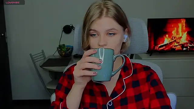 Snapshot of _JessieVibes chatting on February 2025 04:00:02 PM JessieVibes online show from February 2025 04:00:02 PM