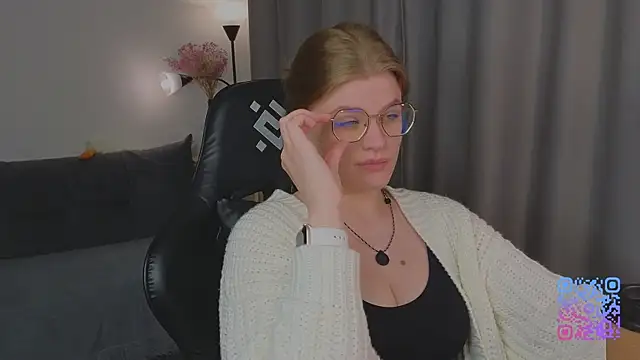 Snapshot of _JessieVibes chatting on June 2026 02:37:02 PM JessieVibes online show from June 2026 02:37:02 PM
