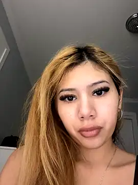 emilyslut2005 online show from November 2025 06:23:01 AM