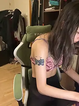 mollyEXD online show from December 2025 02:12:02 PM