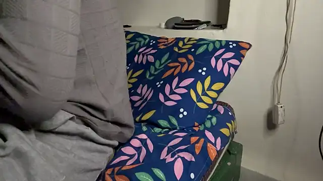 hot hunk boy online show from December 2025 07:09:01 PM