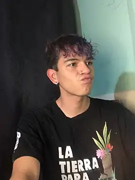 Snapshot of Mickey_Magic chatting on January 2025 06:34:02 AM Mickey Magic online show from January 2025 06:34:02 AM