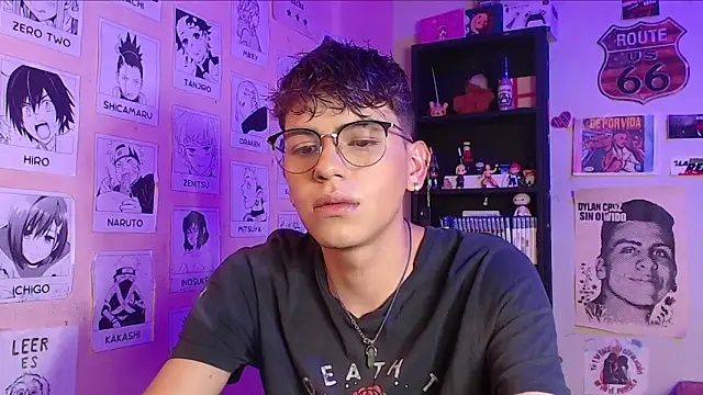 Snapshot of Mickey_Magic chatting on January 2025 06:46:01 AM Mickey Magic online show from January 2025 06:46:01 AM