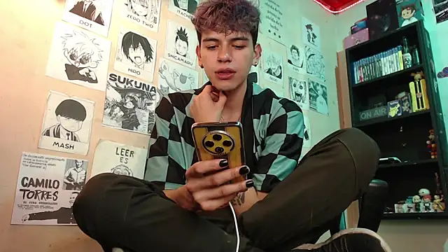 Snapshot of Mickey_Magic chatting on March 2025 02:37:02 AM Mickey Magic online show from March 2025 02:37:02 AM