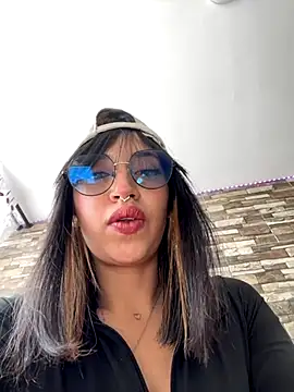 Snapshot of MiaFlamesxxx chatting on November 2025 02:52:02 PM MiaFlamesxxx online show from November 2025 02:52:02 PM