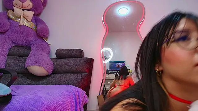 Snapshot of MiaFlamesxxx chatting on December 2025 01:44:02 AM MiaFlamesxxx online show from December 2025 01:44:02 AM