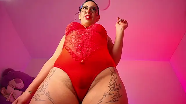 Snapshot of MiaFlamesxxx chatting on December 2025 03:11:02 AM MiaFlamesxxx online show from December 2025 03:11:02 AM