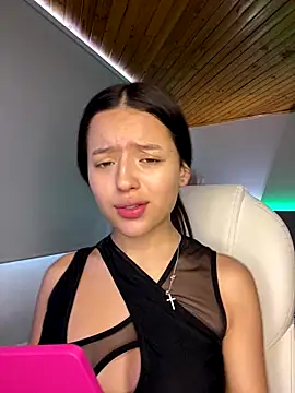 Sofia18 pinkk online show from December 2025 06:39:01 PM