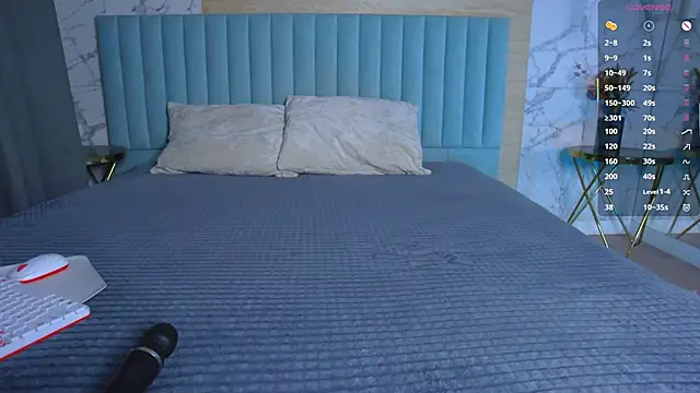 Snapshot of AmberShays chatting on October 2025 05:04:02 PM AmberShays online show from October 2025 05:04:02 PM