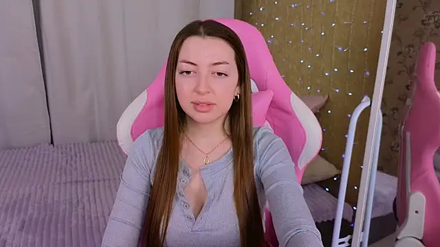 Ann moon   online show from February 2025 06:19:01 PM