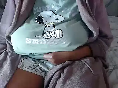 Snapshot of BUBBLYBUNNYxx chatting on October 2025 06:19:02 PM BUBBLYBUNNYxx online show from October 2025 06:19:02 PM