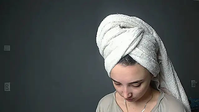 Eva Gloryy online show from October 2025 09:41:02 AM