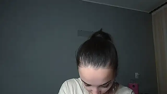 Eva Gloryy online show from June 2026 01:10:02 PM