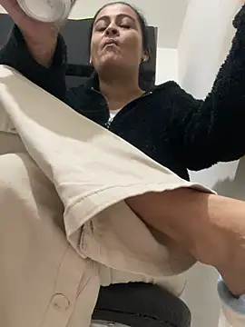 Snapshot of Lili__taylor chatting on March 2026 02:04:01 AM Lili taylor online show from March 2026 02:04:01 AM