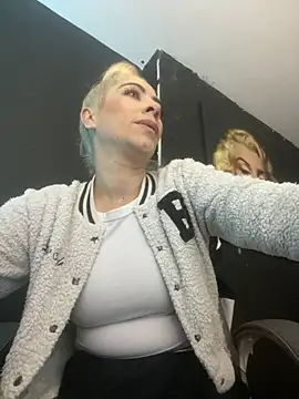 viktoria davis  online show from October 2025 10:52:01 PM