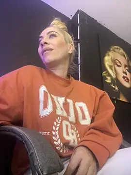 viktoria davis  online show from October 2025 11:47:02 PM