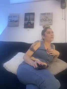 Snapshot of viktoria_davis_ chatting on May 2026 01:33:01 AM viktoria davis online show from May 2026 01:33:01 AM