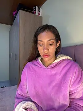 Snapshot of zoe_storm chatting on February 2026 03:05:02 AM zoe storm online show from February 2026 03:05:02 AM