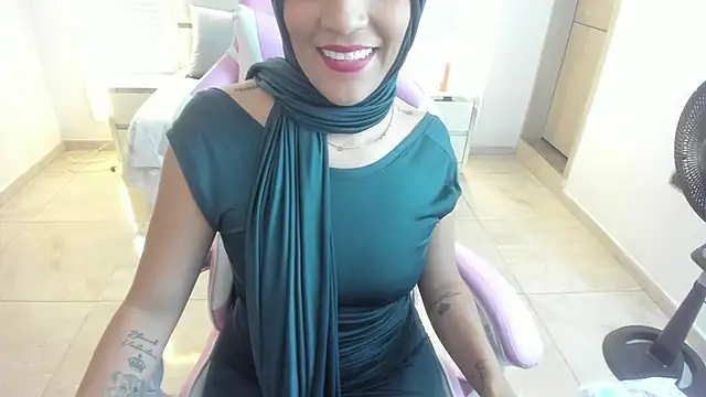 Snapshot of Zulema_hamdi chatting on January 2025 07:28:01 PM Zulema hamdi online show from January 2025 07:28:01 PM