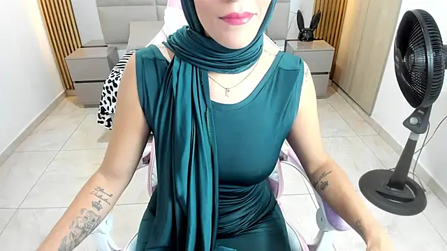 Snapshot of Zulema_hamdi chatting on February 2025 12:06:01 PM Zulema hamdi online show from February 2025 12:06:01 PM