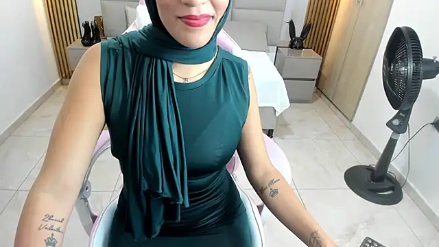 Snapshot of Zulema_hamdi chatting on February 2025 04:04:01 PM Zulema hamdi online show from February 2025 04:04:01 PM