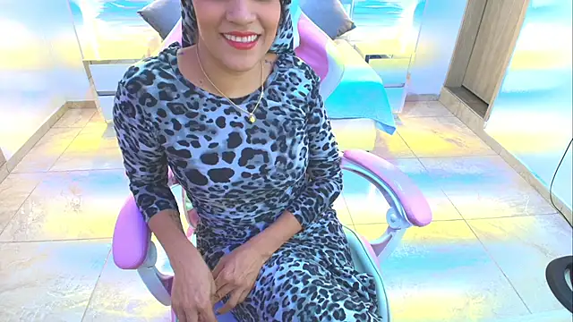 Snapshot of Zulema_hamdi chatting on February 2025 07:19:02 PM Zulema hamdi online show from February 2025 07:19:02 PM