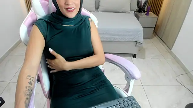 Snapshot of Zulema_hamdi chatting on March 2025 02:34:02 PM Zulema hamdi online show from March 2025 02:34:02 PM