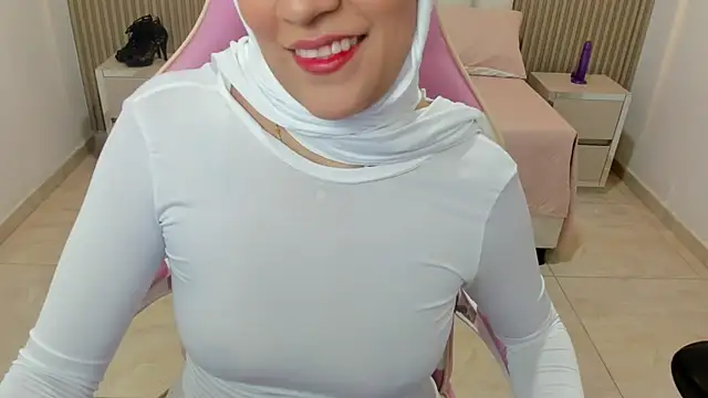 Snapshot of Zulema_hamdi chatting on March 2025 02:09:02 AM Zulema hamdi online show from March 2025 02:09:02 AM