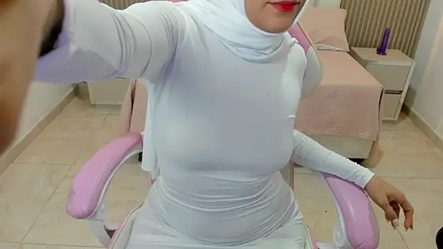 Snapshot of Zulema_hamdi chatting on March 2025 06:18:02 AM Zulema hamdi online show from March 2025 06:18:02 AM